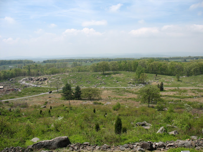 Looking at The Devil's Den from Little Round Top.