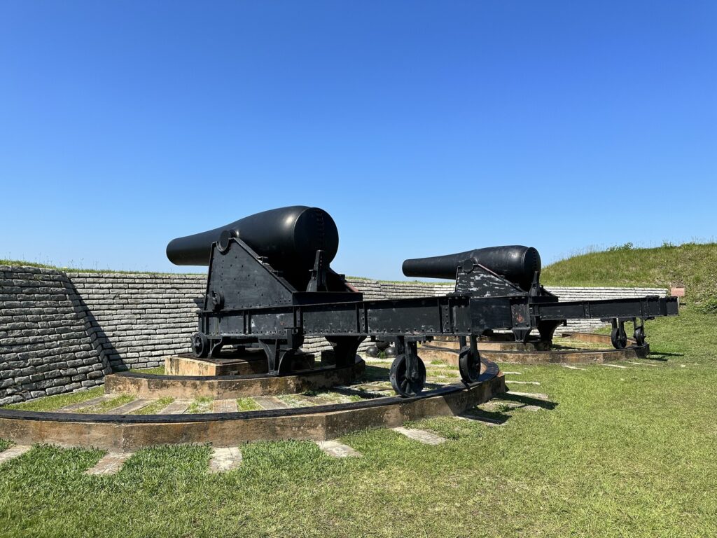 Rodman guns. - <i>Photo by the author</i>